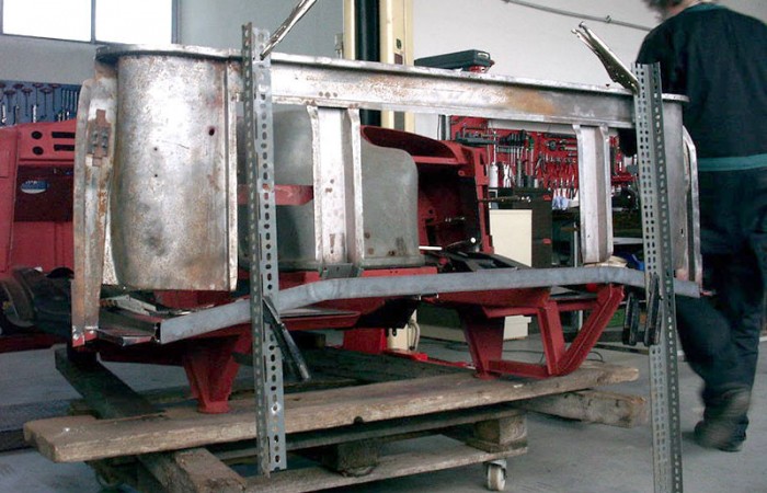 Restauration-Unimog-Rückwand-einsetzen